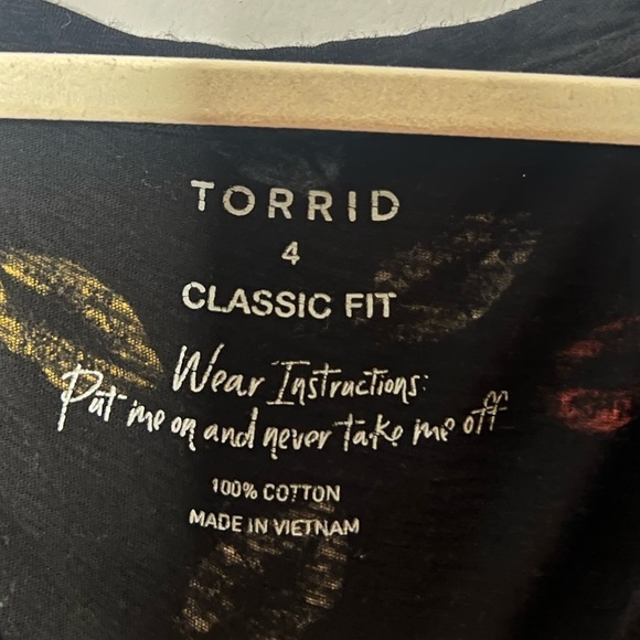 Torrid Classic Fit Stretch Tee Kisses Print V-Neck with Cap Sleeves 4X - Picture 4 of 7